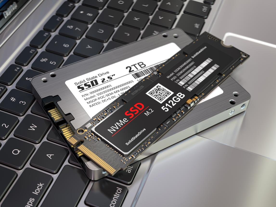 SSD SATA 2.5 e SSD M.2 NVMe lado a lado